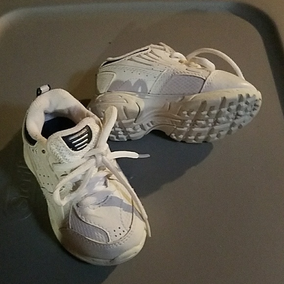 white youth tennis shoes